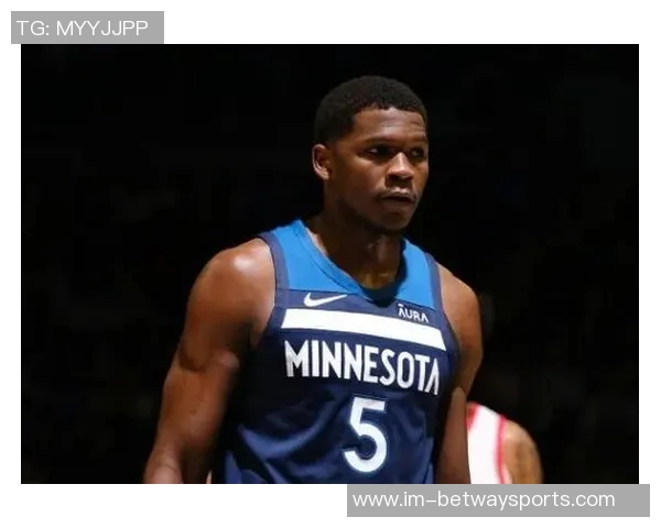 爱德华兹首节表现不佳7投仅中2三分球全失正负值为负六